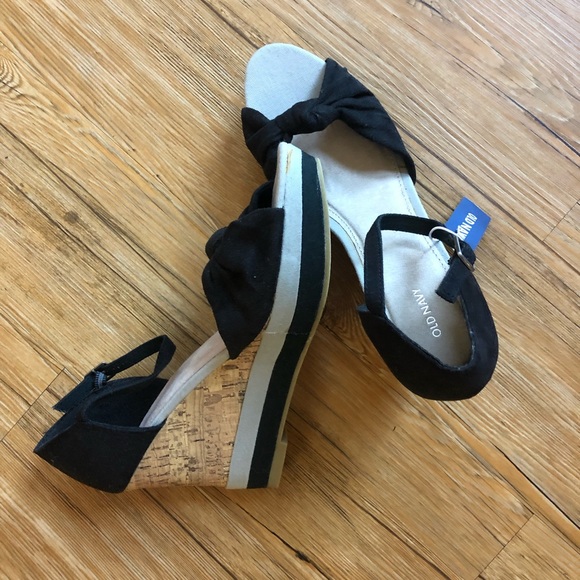 Old Navy Faux Suede Wedge Sandals - Picture 7 of 7